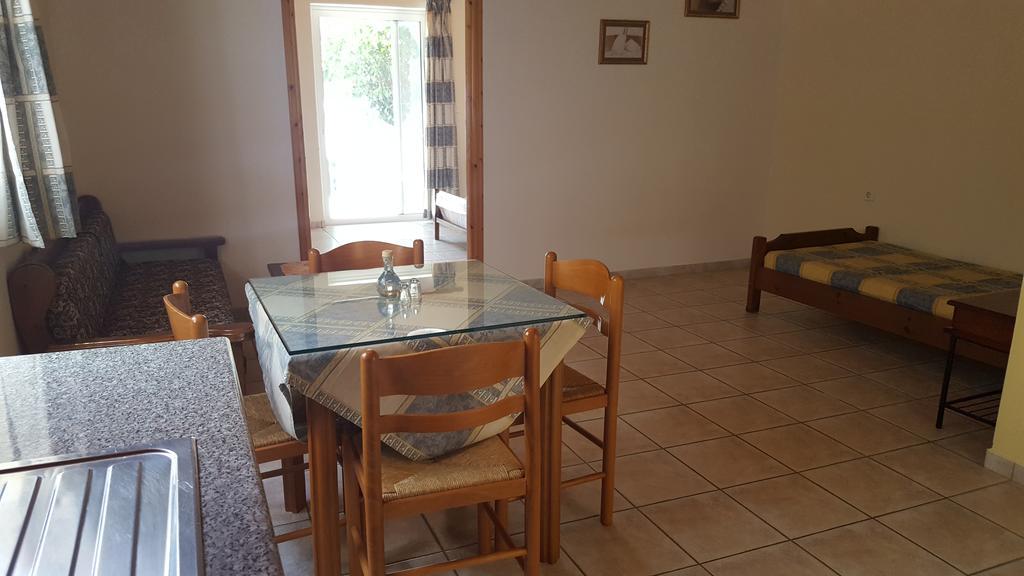 Apolloneia Apartments Frangokastello Extérieur photo